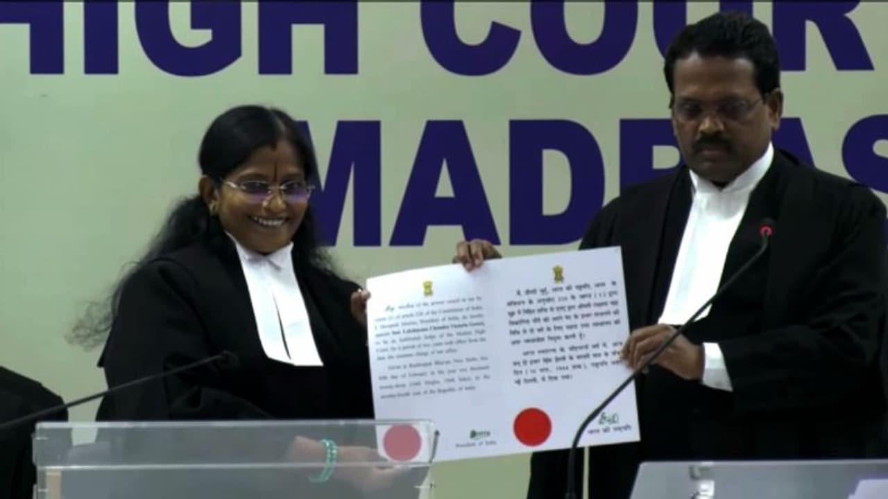 'ഹർജി പരിഗണിച്ചാൽ ഇത്തരം പരാതി തുടരും'; വിക്ടോറിയ ഗൗരിയുടെ നിയമനം ശരിവച്ച് സുപ്രീം കോടതി, സത്യപ്രതിജ്ഞ ചെയ്തു 'ഹർജി പരിഗണിച്ചാൽ ഇത്തരം പരാതി തുടരും'; വിക്ടോറിയ ഗൗരിയുടെ നിയമനം ശരിവച്ച് സുപ്രീം കോടതി, സത്യപ്രതിജ്ഞ ചെയ്തു