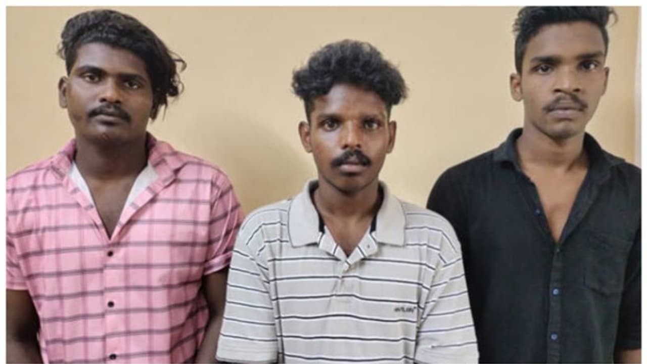 കാണാതായ മകൾ കാമുകന്റെ വീട്ടിൽ; അന്വേഷിച്ചെത്തിയ പിതാവിനും സഹോദരനും ക്രൂരമര്ദ്ദനം; മൂന്നുപേര് അറസ്റ്റില് കാണാതായ മകൾ കാമുകന്റെ വീട്ടിൽ; അന്വേഷിച്ചെത്തിയ പിതാവിനും സഹോദരനും ക്രൂരമര്ദ്ദനം; മൂന്നുപേര് അറസ്റ്റില്