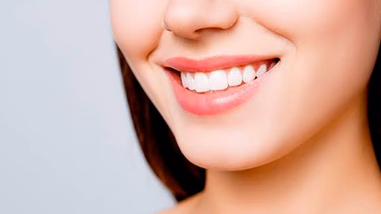 പല്ലുകളുടെ ആരോഗ്യം മെച്ചപ്പെടുത്താൻ കഴിക്കേണ്ട ഭക്ഷണങ്ങള്‍...