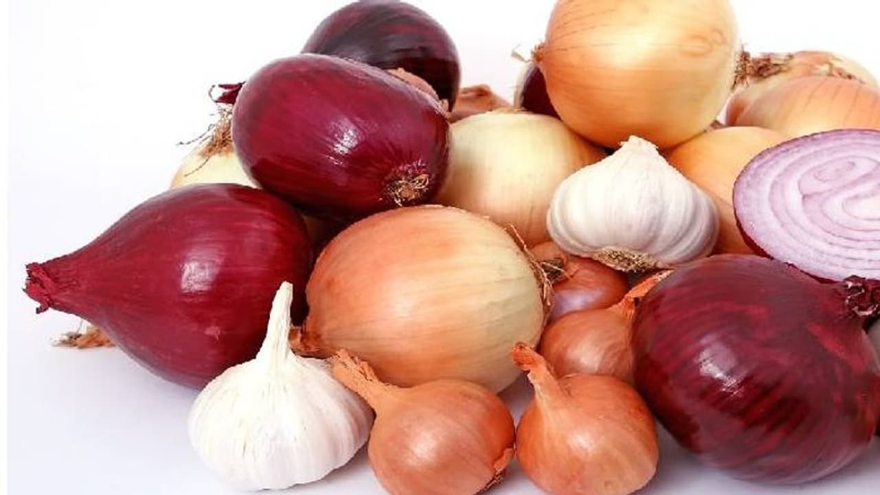 കിലോയ്‍ക്ക് 600 രൂപ, പണത്തിന് പകരം നല്‍കേണ്ടത് ഉള്ളി, വ്യത്യസ്ത രീതിയുമായി കടയുടമ, കാരണം... 