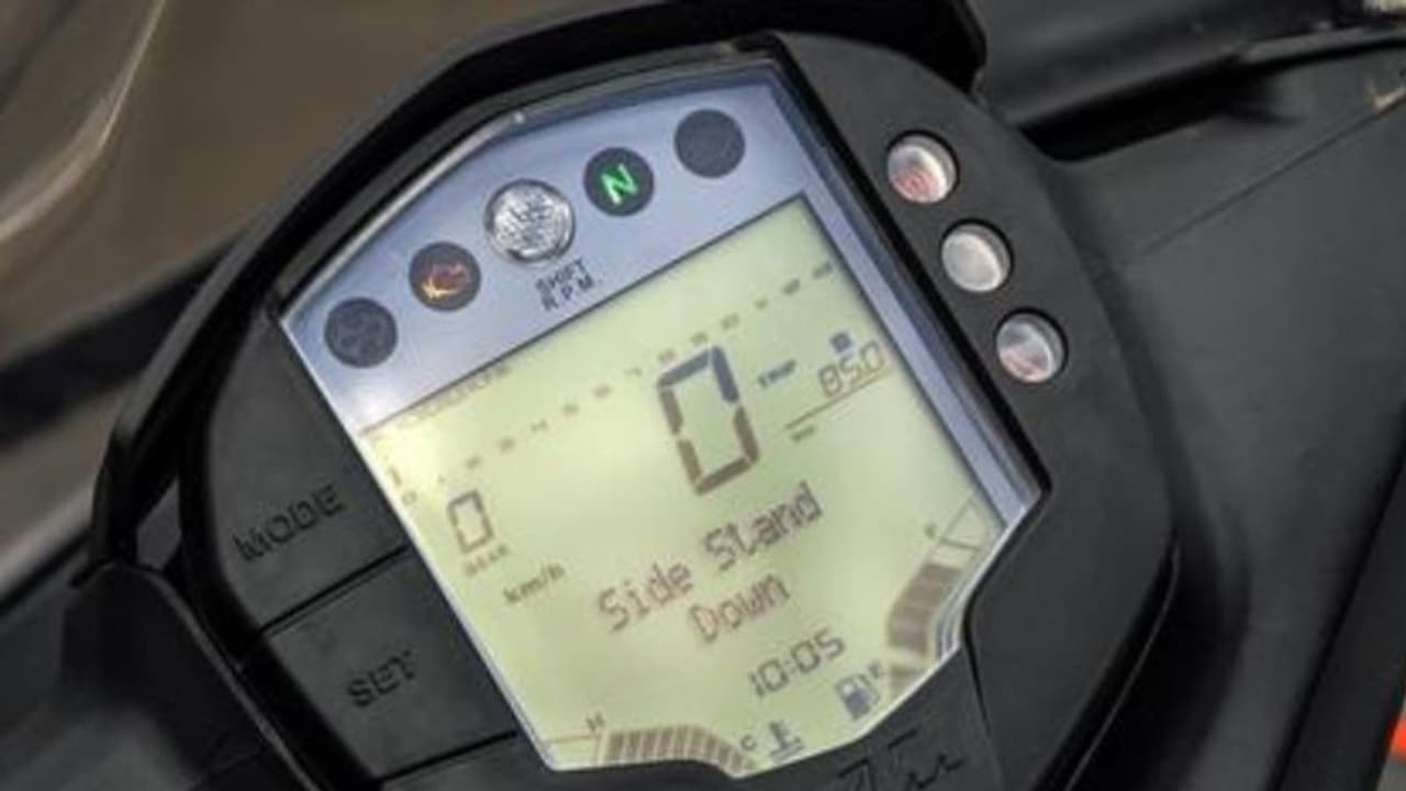 പുതിയ ബൈക്ക്, ഓഡോ മീറ്റര്‍ കേബിളില്ല; തട്ടിപ്പ് കൈയ്യോടെ പൊക്കി എംവിഡി. ഡീലര്‍ക്ക് 1.03 ലക്ഷം രൂപ പിഴ 