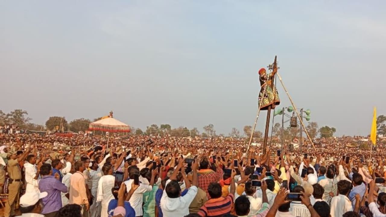 ಅಂಬಲಿ ಹಳಸಿತು ಕಂಬಳಿ ಬೀಸಿತಲೇ ಪರಾಕ್: ಮೈಲಾರ ಕಾರ್ಣಿಕೋತ್ಸವ ಅಂಬಲಿ ಹಳಸಿತು ಕಂಬಳಿ ಬೀಸಿತಲೇ ಪರಾಕ್: ಮೈಲಾರ ಕಾರ್ಣಿಕೋತ್ಸವ