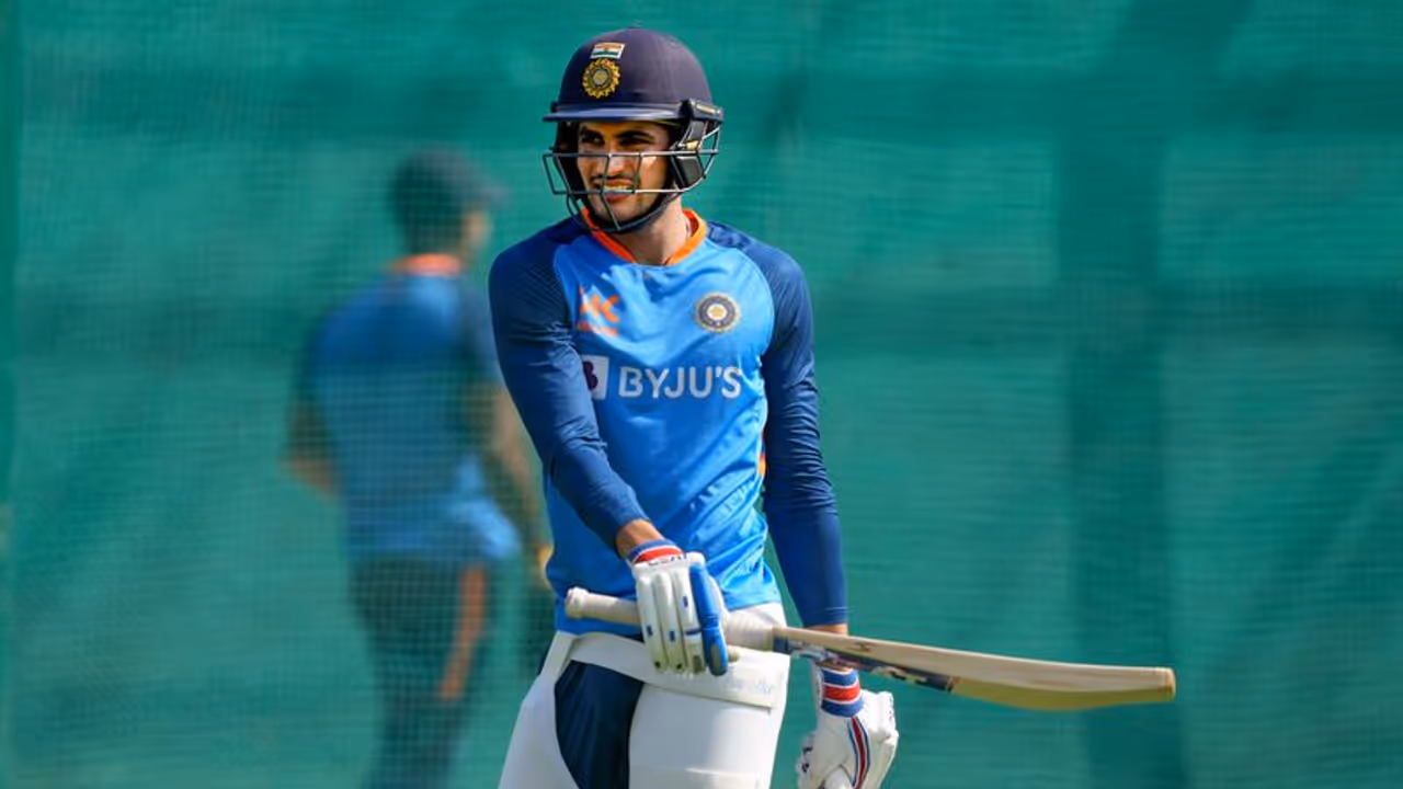 IND vs AUS 2022 23: Rahul Dravid spends time with Shubman Gill; domestic off spinners sweat at nets IND vs AUS 2022 23: Rahul Dravid spends time with Shubman Gill; domestic off spinners sweat at nets