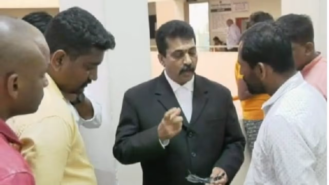 ಮಡಿಕೇರಿ: ಹಿಂದೂಪರ ಸಂಘಟನೆಗಳ ಹತ್ತಿಕ್ಕಲು ಇಲ್ಲಸಲ್ಲದ ಕೇಸ್ : ವಕೀಲರ ಅಸಮಾಧಾನ