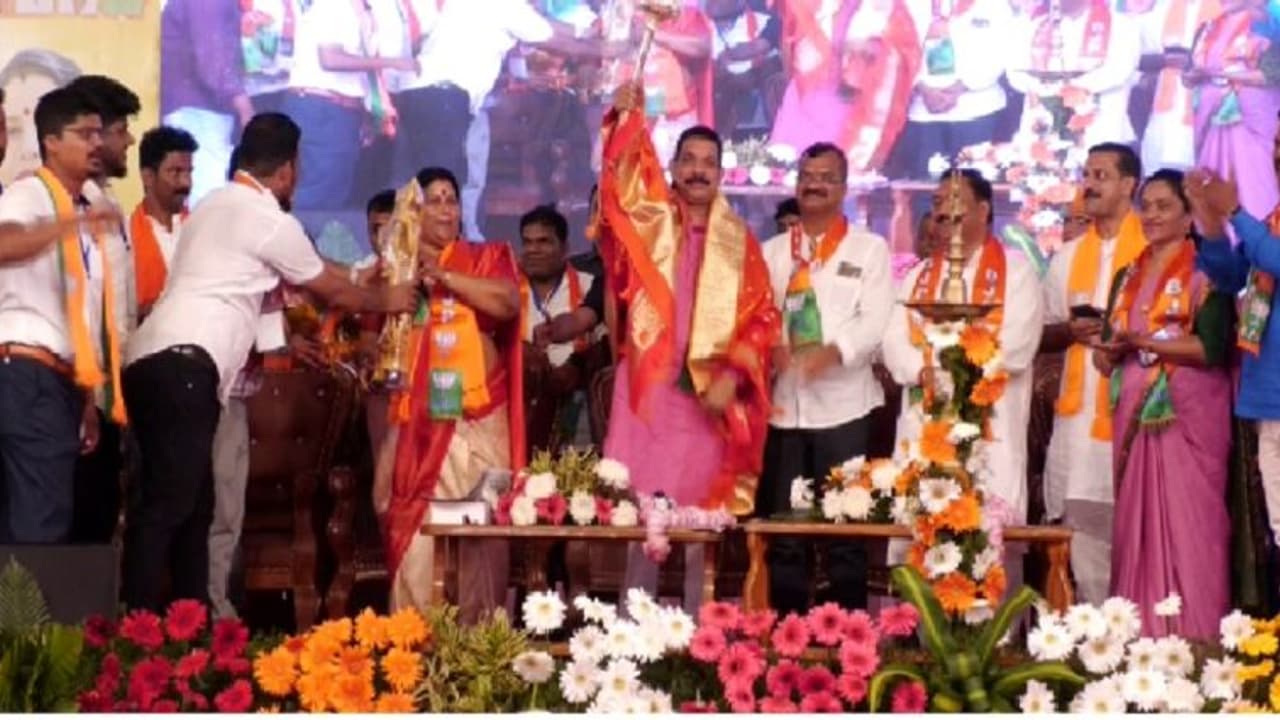 ಕಾರವಾರದಲ್ಲಿ ಬಿಜೆಪಿ ವಿಜಯ ಸಂಕಲ್ಪ ಅಭಿಯಾನ: ಕಾಂಗ್ರೆಸ್, ಜೆಡಿಎಸ್ ವಿರುದ್ಧ ನಳಿನ್ ವಾಗ್ದಾಳಿ