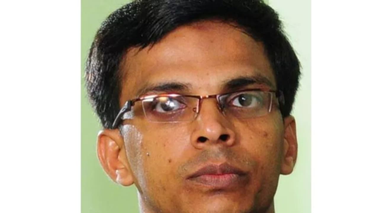 പ്രവാസി മലയാളി ഹൃദയാഘാതം മൂലം മരിച്ചു പ്രവാസി മലയാളി ഹൃദയാഘാതം മൂലം മരിച്ചു