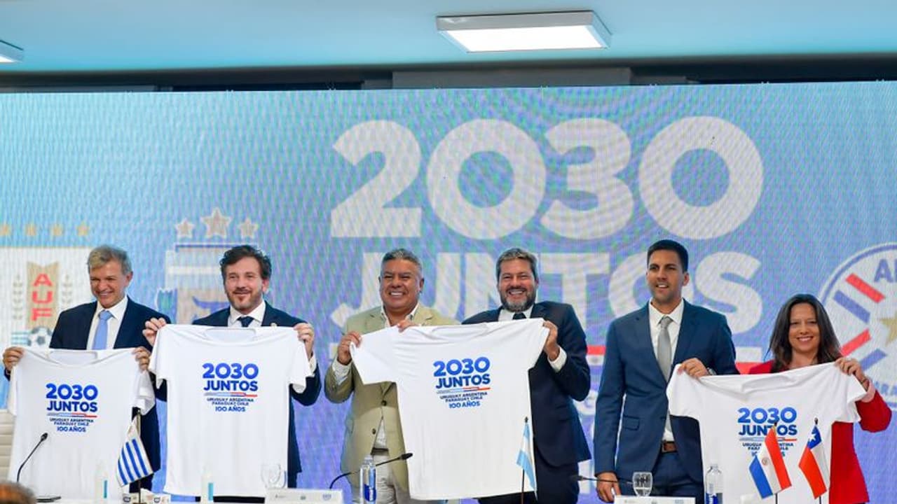 ഫുട്ബോള് ലോകകപ്പിന്റെ നൂറാം വാര്ഷികത്തില് ആതിഥേയത്വത്തിനായി ലാറ്റിനമേരിക്കന് രാജ്യങ്ങള് ഫുട്ബോള് ലോകകപ്പിന്റെ നൂറാം വാര്ഷികത്തില് ആതിഥേയത്വത്തിനായി ലാറ്റിനമേരിക്കന് രാജ്യങ്ങള്