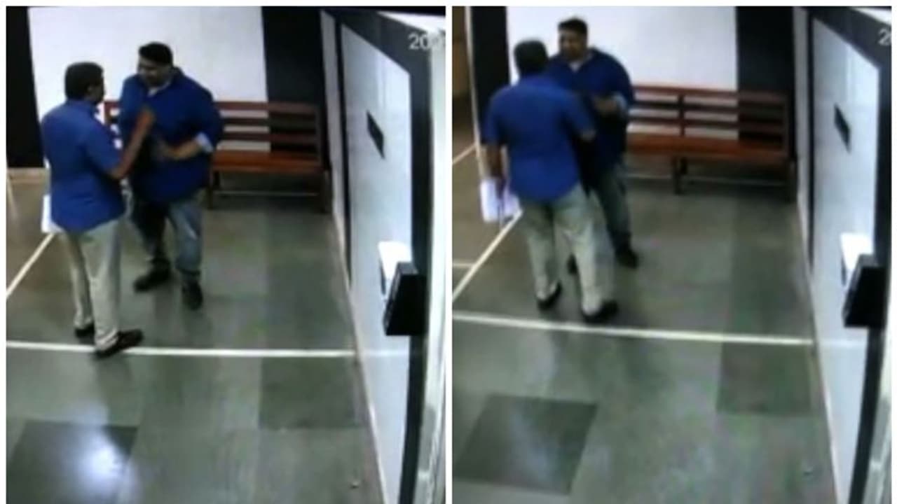 കളമശേരി വ്യാജ ജനന സർട്ടിഫിക്കറ്റ്: അനിൽ കുമാറിന്റെയും അനൂപിന്റെയും കൂടിക്കാഴ്ച; നിർണായക സിസിടിവി ദൃശ്യങ്ങൾ കളമശേരി വ്യാജ ജനന സർട്ടിഫിക്കറ്റ്: അനിൽ കുമാറിന്റെയും അനൂപിന്റെയും കൂടിക്കാഴ്ച; നിർണായക സിസിടിവി ദൃശ്യങ്ങൾ