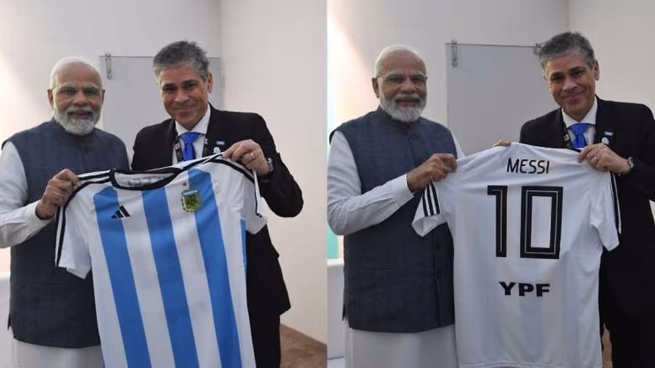 മോദിക്ക് അർജന്റീനയുടെ സ്നേഹ സമ്മാനം; മെസ്സിയുടെ ജഴ്സി നൽകി അർജന്റീനൻ കമ്പനി മോദിക്ക് അർജന്റീനയുടെ സ്നേഹ സമ്മാനം; മെസ്സിയുടെ ജഴ്സി നൽകി അർജന്റീനൻ കമ്പനി