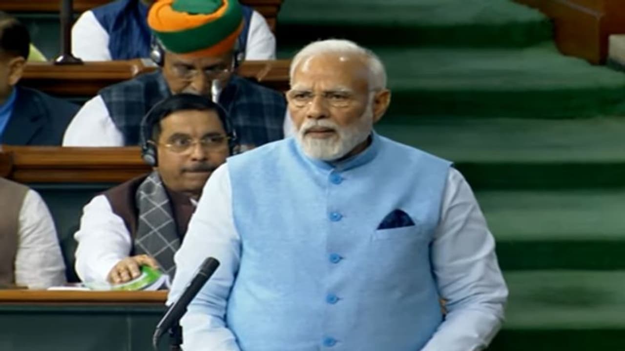 ಶಿಕಾರಿ ಕತೆಯೊಂದಿಗೆ ಕಾಂಗ್ರೆಸ್ ಆಡಳಿತ ವೈಖರಿ ವಿವರಿಸಿದ ಮೋದಿ, ನಗೆಗಡಲಲ್ಲಿ ತೇಲಿದ ಸಂಸತ್ತು!
