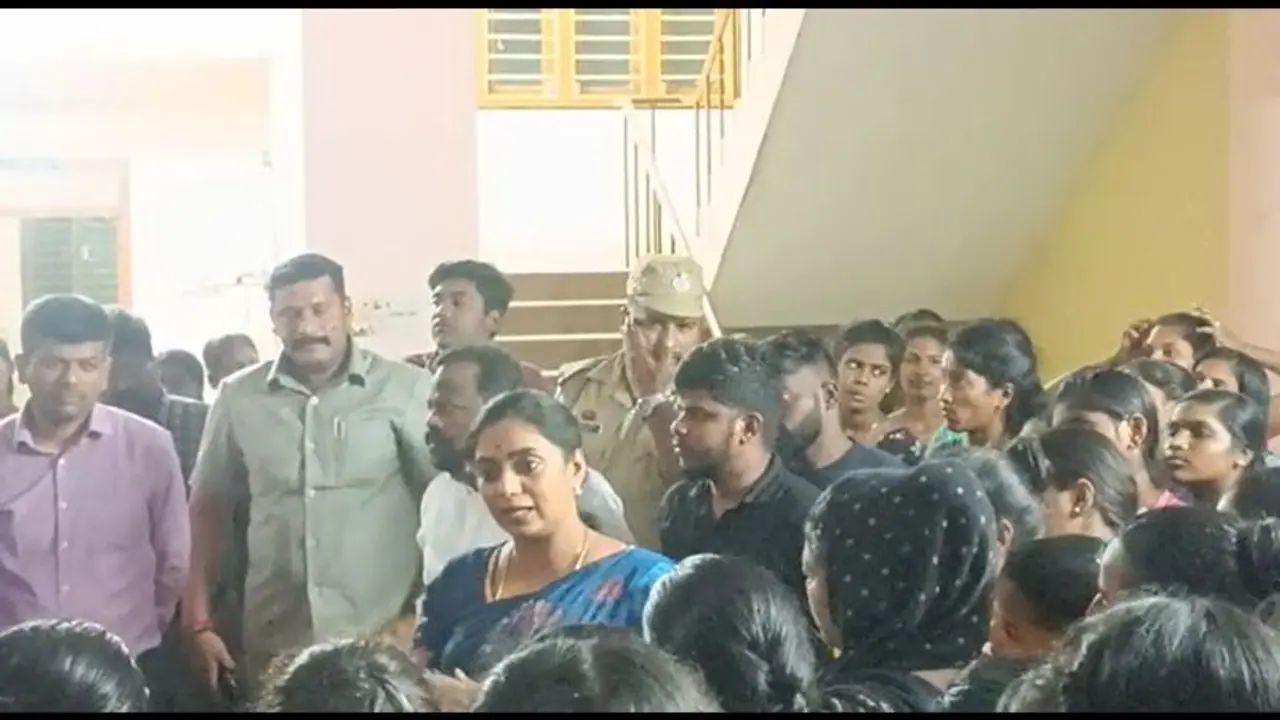 புழு, பூச்சிகளுடன் மாணவிகளுக்கு உணவு விநியோகம்; அமைச்சரிடம் முறையிட்டு வேதனை புழு, பூச்சிகளுடன் மாணவிகளுக்கு உணவு விநியோகம்; அமைச்சரிடம் முறையிட்டு வேதனை