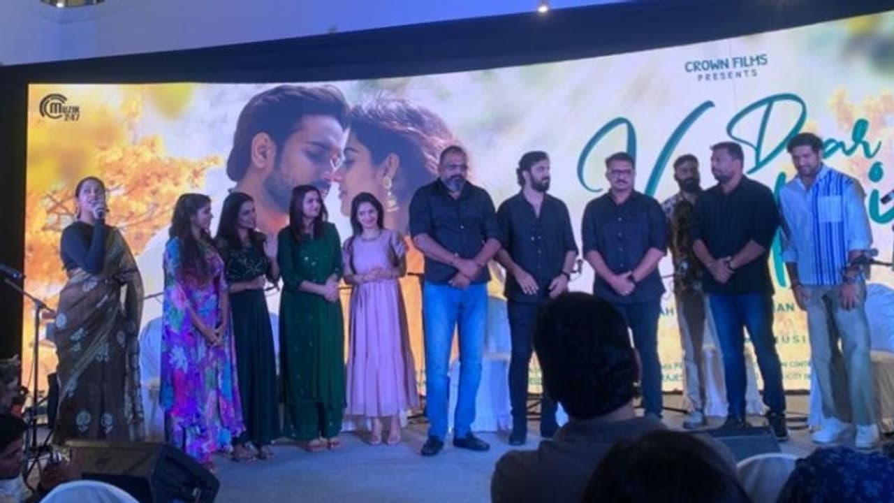 കോളെജുകളില് ആഘോഷ നിമിഷങ്ങൾ സമ്മാനിച്ച് 'ഡിയർ വാപ്പി' ടീം കോളെജുകളില് ആഘോഷ നിമിഷങ്ങൾ സമ്മാനിച്ച് 'ഡിയർ വാപ്പി' ടീം