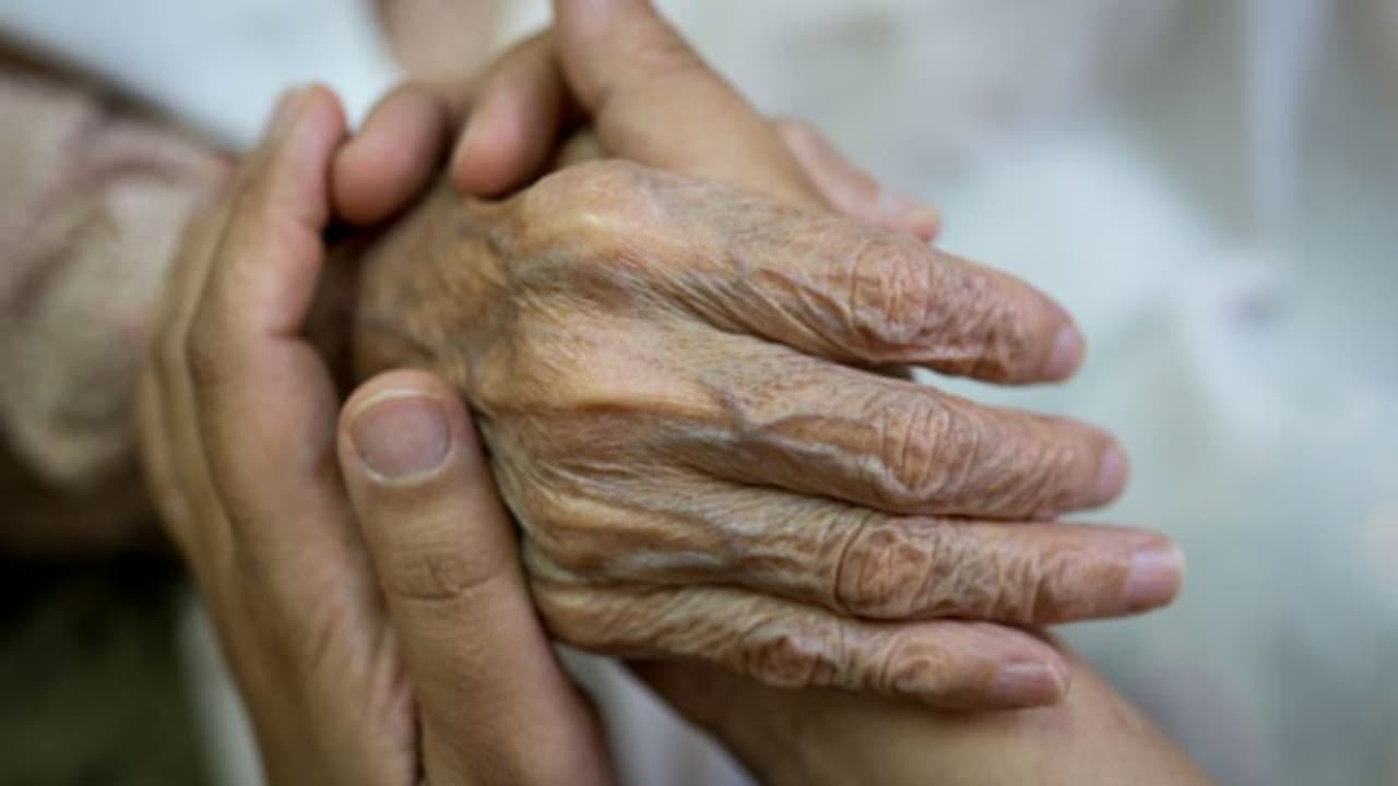 ചാരിറ്റി സംഘടനയിൽനിന്ന് ധനസഹായം വാഗ്ദാനം നൽകി വയോധികയുടെ സ്വർണം അപഹരിച്ചു ചാരിറ്റി സംഘടനയിൽനിന്ന് ധനസഹായം വാഗ്ദാനം നൽകി വയോധികയുടെ സ്വർണം അപഹരിച്ചു