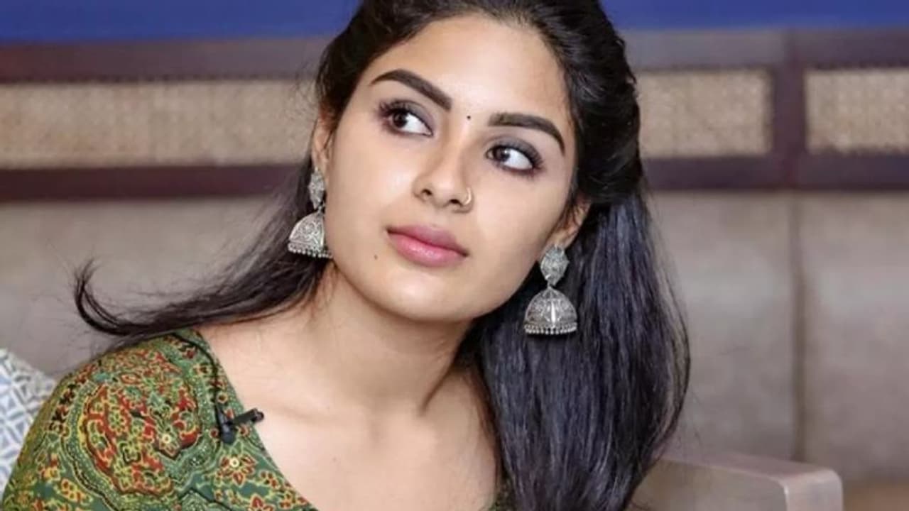 'സംയുക്ത എന്ന് വിളിച്ചാൽ മതി'; 'മേനോൻ' ഒഴിവാക്കി നടി 'സംയുക്ത എന്ന് വിളിച്ചാൽ മതി'; 'മേനോൻ' ഒഴിവാക്കി നടി