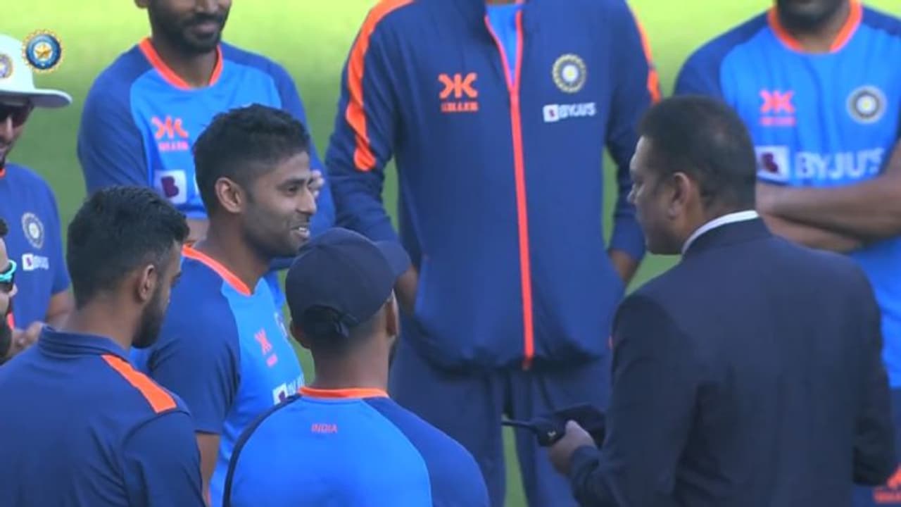 IND vs AUS: டெஸ்ட் கிரிக்கெட்டில் அறிமுகம்.. முதல் இந்திய வீரர் என்ற வரலாற்று சாதனையை படைத்த சூர்யகுமார் யாதவ் IND vs AUS: டெஸ்ட் கிரிக்கெட்டில் அறிமுகம்.. முதல் இந்திய வீரர் என்ற வரலாற்று சாதனையை படைத்த சூர்யகுமார் யாதவ்