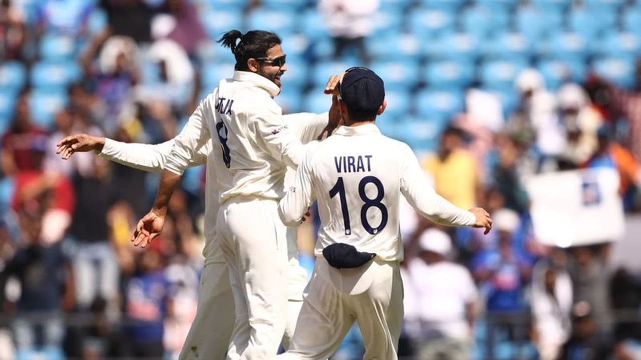 ജഡേജ മടക്കിയത് സ്മിത്തും ലബുഷെയ്നുമടക്കം അഞ്ച് പേരെ! തിരിച്ചുവരവ് കൊട്ടിഘോഷിച്ച് ക്രിക്കറ്റ് ലോകം ജഡേജ മടക്കിയത് സ്മിത്തും ലബുഷെയ്നുമടക്കം അഞ്ച് പേരെ! തിരിച്ചുവരവ് കൊട്ടിഘോഷിച്ച് ക്രിക്കറ്റ് ലോകം