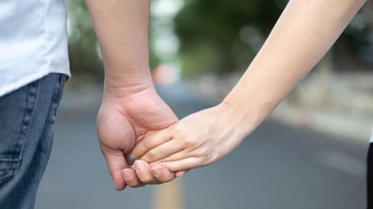 പ്രധാനമന്ത്രി ആവാസ യോജനയിൽ നിന്നുള്ള പണം കിട്ടി, ഭർത്താക്കന്മാരെ വിട്ട് കാമുകന്മാർക്കൊപ്പം പോയത് നാല് സ്ത്രീകൾ പ്രധാനമന്ത്രി ആവാസ യോജനയിൽ നിന്നുള്ള പണം കിട്ടി, ഭർത്താക്കന്മാരെ വിട്ട് കാമുകന്മാർക്കൊപ്പം പോയത് നാല് സ്ത്രീകൾ