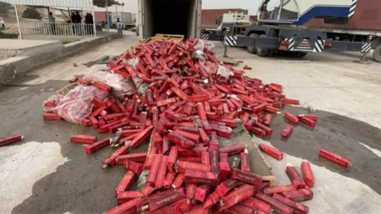 പരിശോധനകളില് പിടിച്ചെടുത്ത ഒരു ലക്ഷത്തിലധികം മദ്യക്കുപ്പികള് നശിപ്പിച്ചു പരിശോധനകളില് പിടിച്ചെടുത്ത ഒരു ലക്ഷത്തിലധികം മദ്യക്കുപ്പികള് നശിപ്പിച്ചു