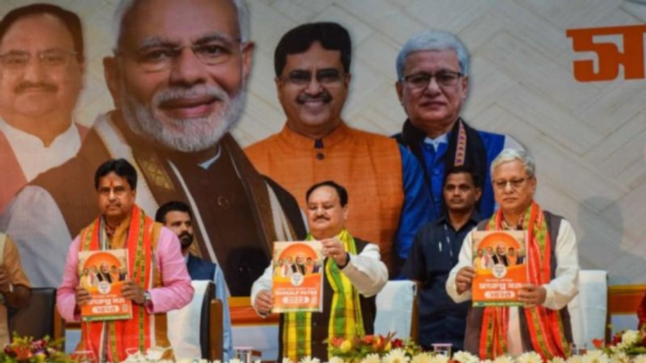 സൗജന്യ സ്കൂട്ടർ, 2 ഗ്യാസ് സിലിണ്ടർ, അരലക്ഷം രൂപ: ത്രിപുരയിൽ ബിജെപിയുടെ വാഗ്ദാന പെരുമഴ സൗജന്യ സ്കൂട്ടർ, 2 ഗ്യാസ് സിലിണ്ടർ, അരലക്ഷം രൂപ: ത്രിപുരയിൽ ബിജെപിയുടെ വാഗ്ദാന പെരുമഴ