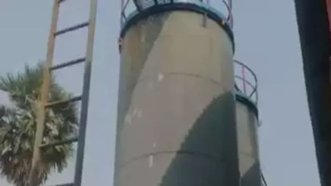 ആന്ധ്രാപ്രദേശിൽ വിഷവാതകദുരന്തം: ഓയിൽ ടാങ്കർ വൃത്തിയാക്കാനിറങ്ങിയ ഏഴ് പേർ മരിച്ചു 