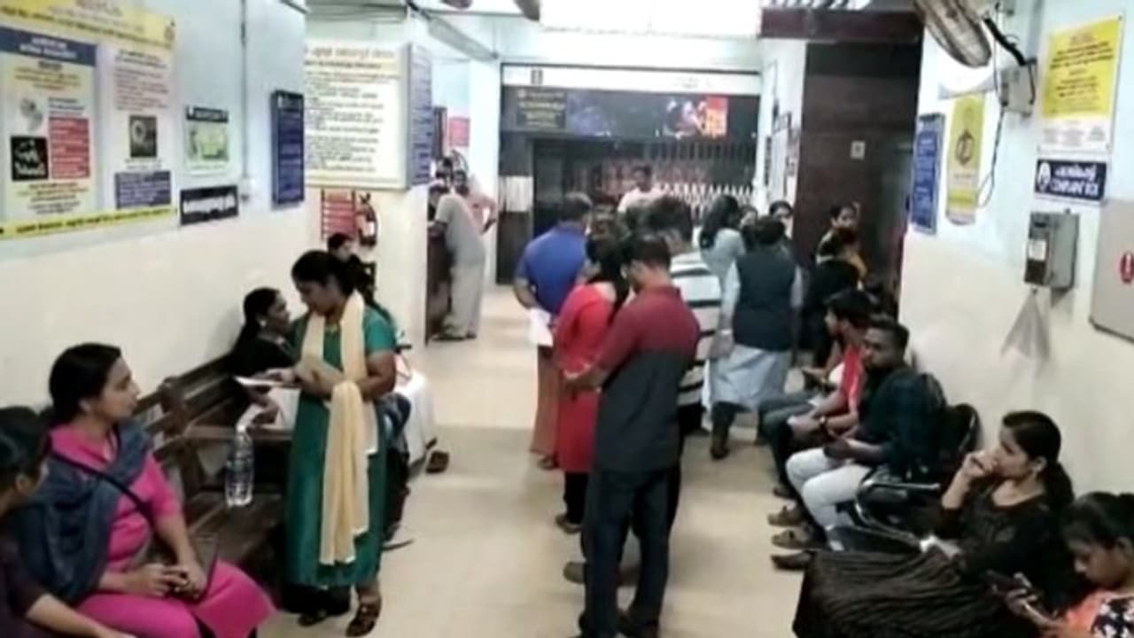 പെരുംകളിയാട്ട നഗരിയിൽ നിന്ന് ഐസ്ക്രീം കഴിച്ചു; പയ്യന്നൂരിൽ 100 ലേറെ പേർക്ക് ഭക്ഷ്യവിഷബാധ