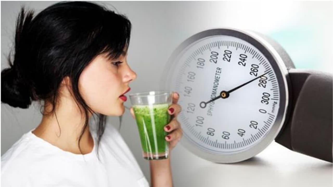 ഉയര്ന്ന രക്തസമ്മര്ദ്ദം നിയന്ത്രിക്കാന് കുടിക്കാം ഈ നാല് പാനീയങ്ങള്... ഉയര്ന്ന രക്തസമ്മര്ദ്ദം നിയന്ത്രിക്കാന് കുടിക്കാം ഈ നാല് പാനീയങ്ങള്...