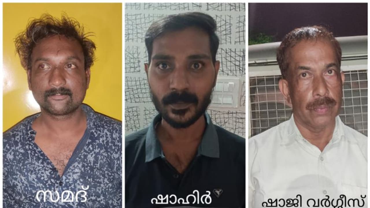 ബ്രൗൺ ഷുഗറും കഞ്ചാവുമായി കോഴിക്കോട് നഗരത്തിൽ മൂന്ന് പേർ പിടിയിൽ ബ്രൗൺ ഷുഗറും കഞ്ചാവുമായി കോഴിക്കോട് നഗരത്തിൽ മൂന്ന് പേർ പിടിയിൽ