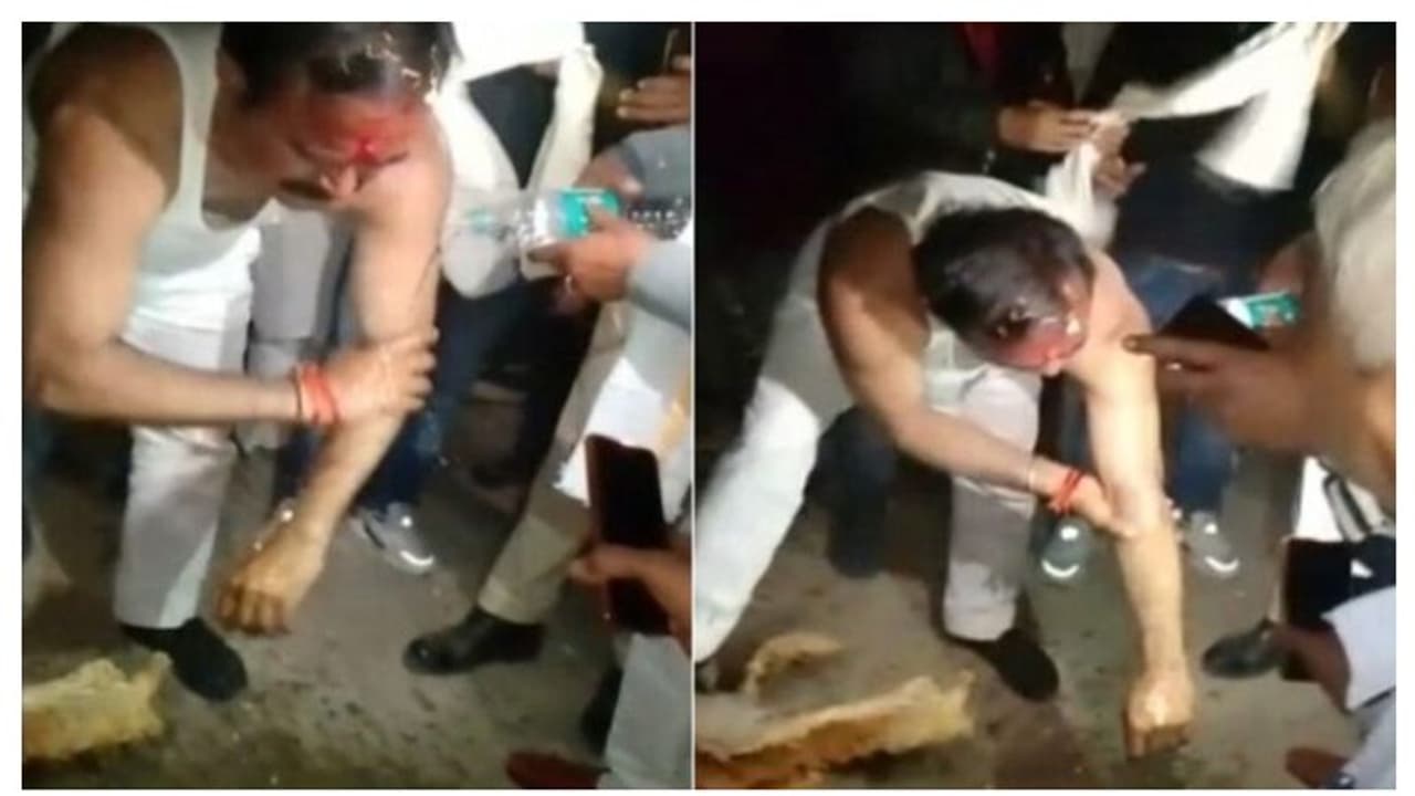 నడిరోడ్డులో కుర్తా విప్పిన బీజేపీ మంత్రి.. కారణం ఏంటంటే.. నడిరోడ్డులో కుర్తా విప్పిన బీజేపీ మంత్రి.. కారణం ఏంటంటే..