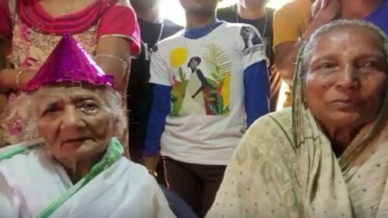 110 ാം വയസ്സിൽ പുതിയ മുടിയും പല്ലും; മുത്തശ്ശിയുടെ പുതുജന്മം ആഘോഷിച്ച് കുടുംബാംഗങ്ങൾ