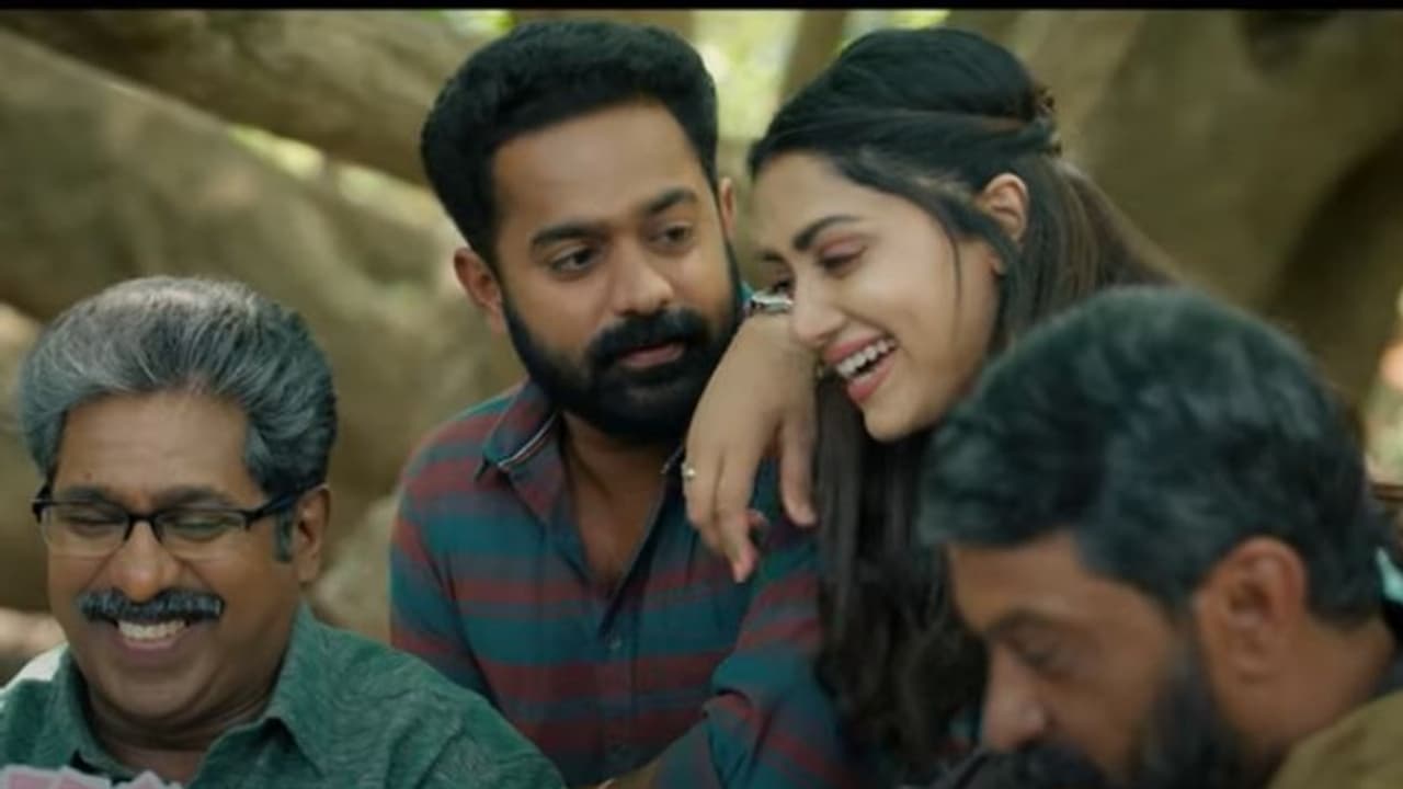 പ്രണയ നായകനായി ആസിഫ് അലി, ഒപ്പം മംമ്തയും; 'മഹേഷും മാരുതിയും' മെഡലി എത്തി