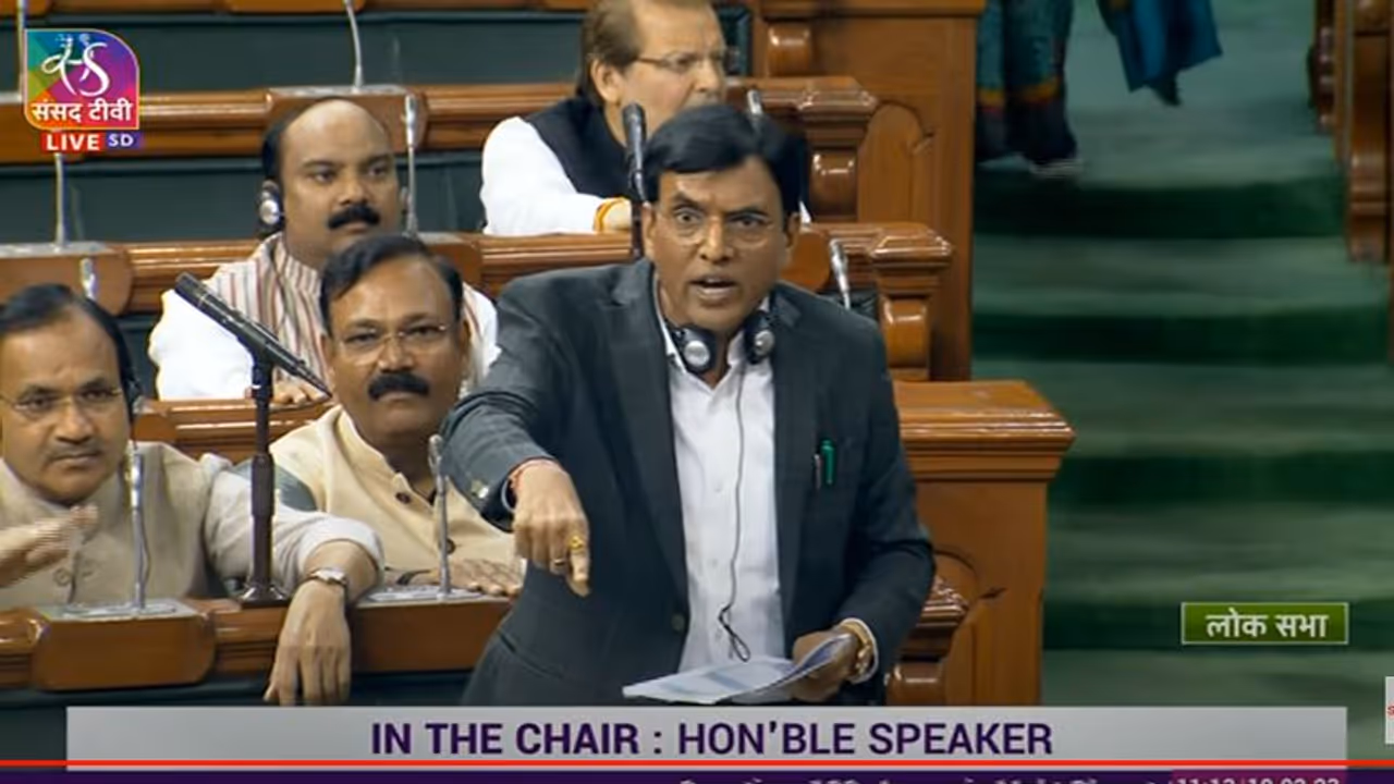 Madurai AIIMS: மதுரை எய்ம்ஸ் மருத்துவமனை விவகாரம்:அமைச்சர் மாண்டவியா பேச்சைக் கண்டித்து திமுக வெளிநடப்பு