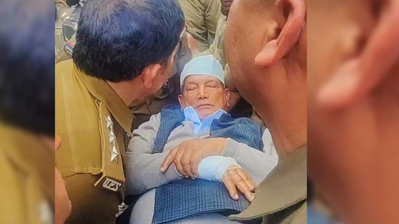 నిరుద్యోగుల నిర‌స‌న‌ల్లో స్పృహతప్పి ప‌డిపోయిన‌ ఉత్త‌రాఖండ్ మాజీ సీఎం హరీశ్ రావత్.. ఆస్ప‌త్రికి త‌ర‌లింపు 