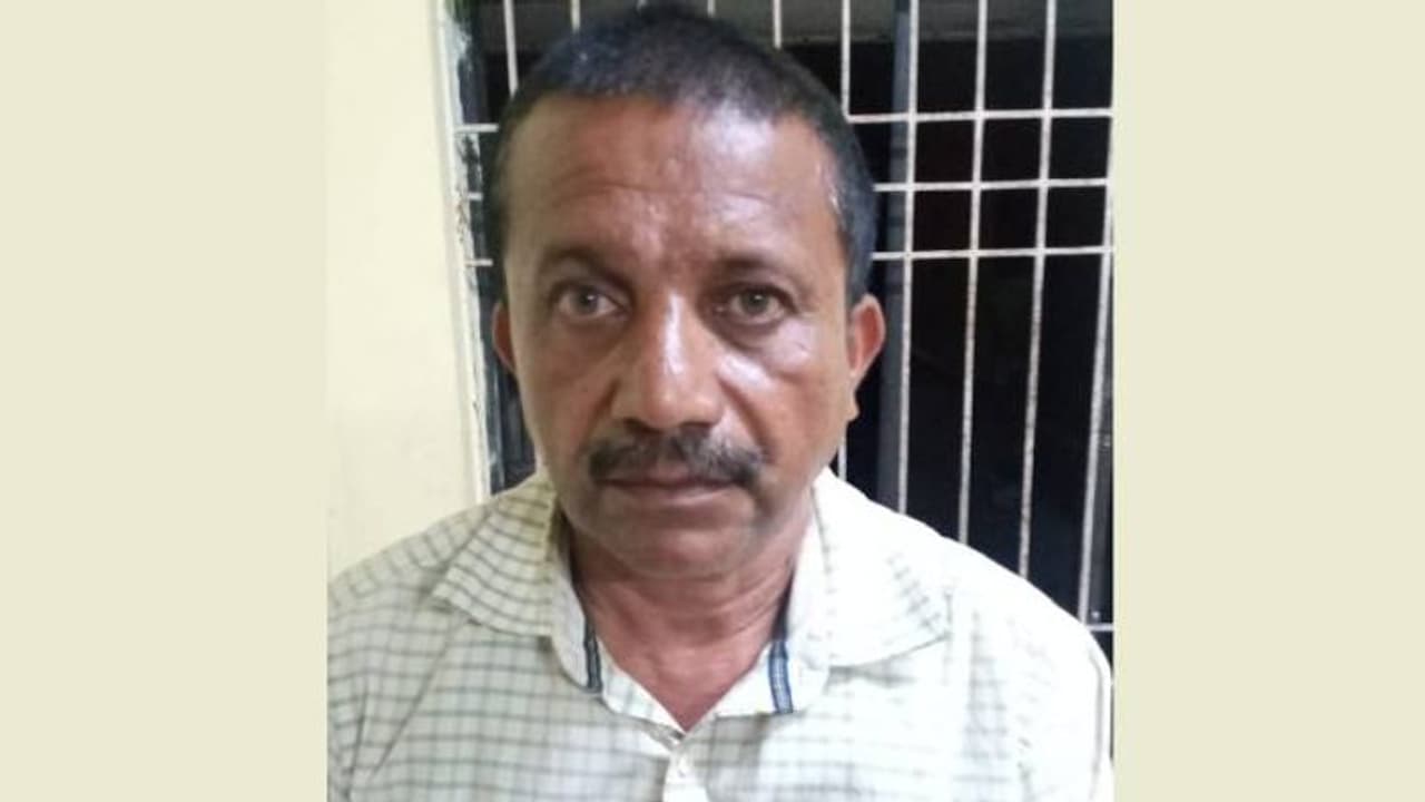 മന്ത്രി പി രാജീവിന്റെ പി എ ചമഞ്ഞ് തട്ടിപ്പ്, ജോലി വാഗ്ദാനം ചെയ്ത് പണം തട്ടി, പ്രതി പിടിയിൽ മന്ത്രി പി രാജീവിന്റെ പി എ ചമഞ്ഞ് തട്ടിപ്പ്, ജോലി വാഗ്ദാനം ചെയ്ത് പണം തട്ടി, പ്രതി പിടിയിൽ