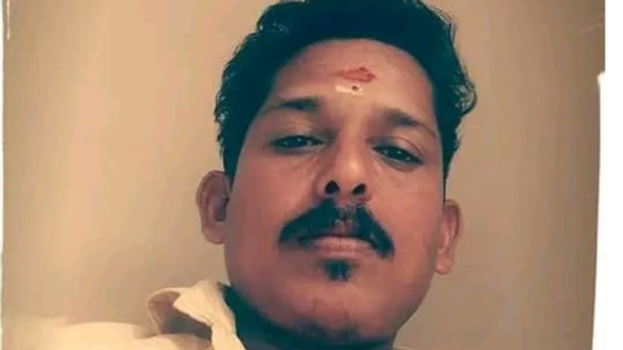 വിറ്റ വാഹനത്തിന്റെ ഉടമസ്ഥാവകാശം കൈമാറിയില്ല; എറണാകുളത്ത് യുവാവിനെ കുത്തിക്കൊലപ്പെടുത്തി വിറ്റ വാഹനത്തിന്റെ ഉടമസ്ഥാവകാശം കൈമാറിയില്ല; എറണാകുളത്ത് യുവാവിനെ കുത്തിക്കൊലപ്പെടുത്തി