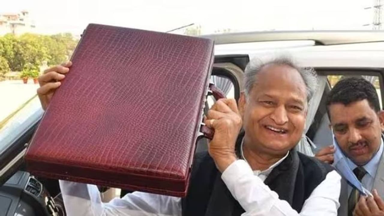 ரூ. 133 கோடியில் இலவச சைக்கிள்; ராஜஸ்தானில் மீண்டும் ஆட்சியை பிடிக்க காங்கிரஸ் கட்சியின் மாஸ்டர் பிளான்!! ரூ. 133 கோடியில் இலவச சைக்கிள்; ராஜஸ்தானில் மீண்டும் ஆட்சியை பிடிக்க காங்கிரஸ் கட்சியின் மாஸ்டர் பிளான்!!