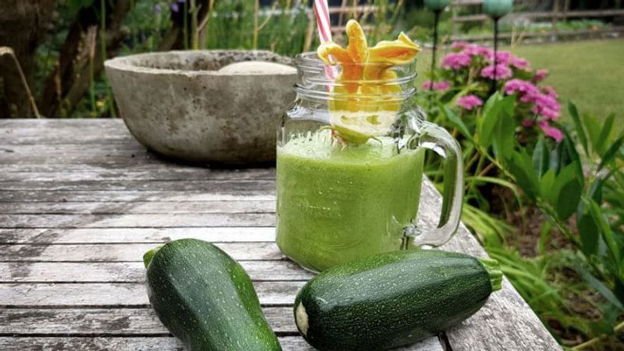 Zucchini juice: காலையில் டீ, காஃபி வேண்டாம்: இந்த ஜூஸை குடிங்க: பல நன்மைகள் கிடைக்கும்! Zucchini juice: காலையில் டீ, காஃபி வேண்டாம்: இந்த ஜூஸை குடிங்க: பல நன்மைகள் கிடைக்கும்!