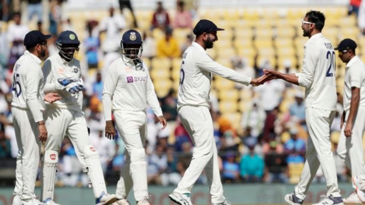 అల్లాడించిన అశ్విన్.. ఒక్క సెషన్ లోనే తోక ముడిచిన కంగారూలు.. నాగ్‌పూర్ మనదే.. 