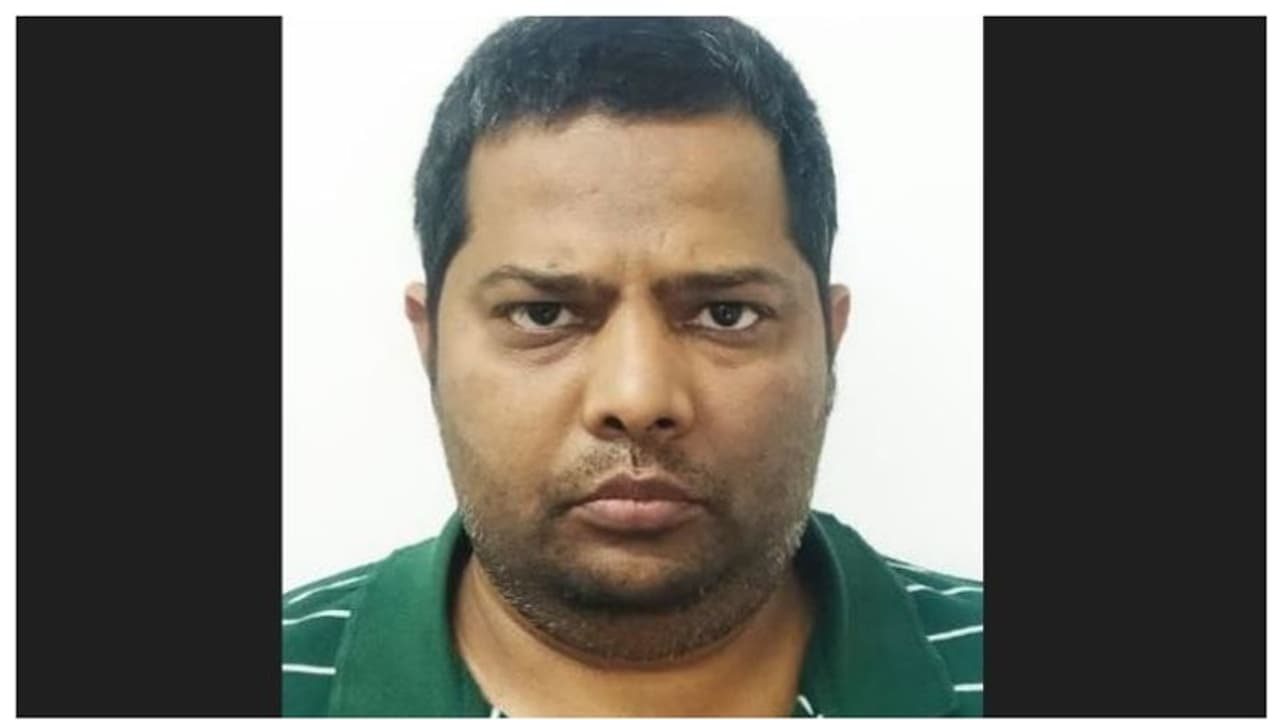 ഹോട്ടലുടമയുടെ പേരില് 2 കോടിയുടെ ജിഎസ്ടി തട്ടിപ്പ്, കൊല്ക്കത്ത സ്വദേശി ആലുവയില് പിടിയില് ഹോട്ടലുടമയുടെ പേരില് 2 കോടിയുടെ ജിഎസ്ടി തട്ടിപ്പ്, കൊല്ക്കത്ത സ്വദേശി ആലുവയില് പിടിയില്