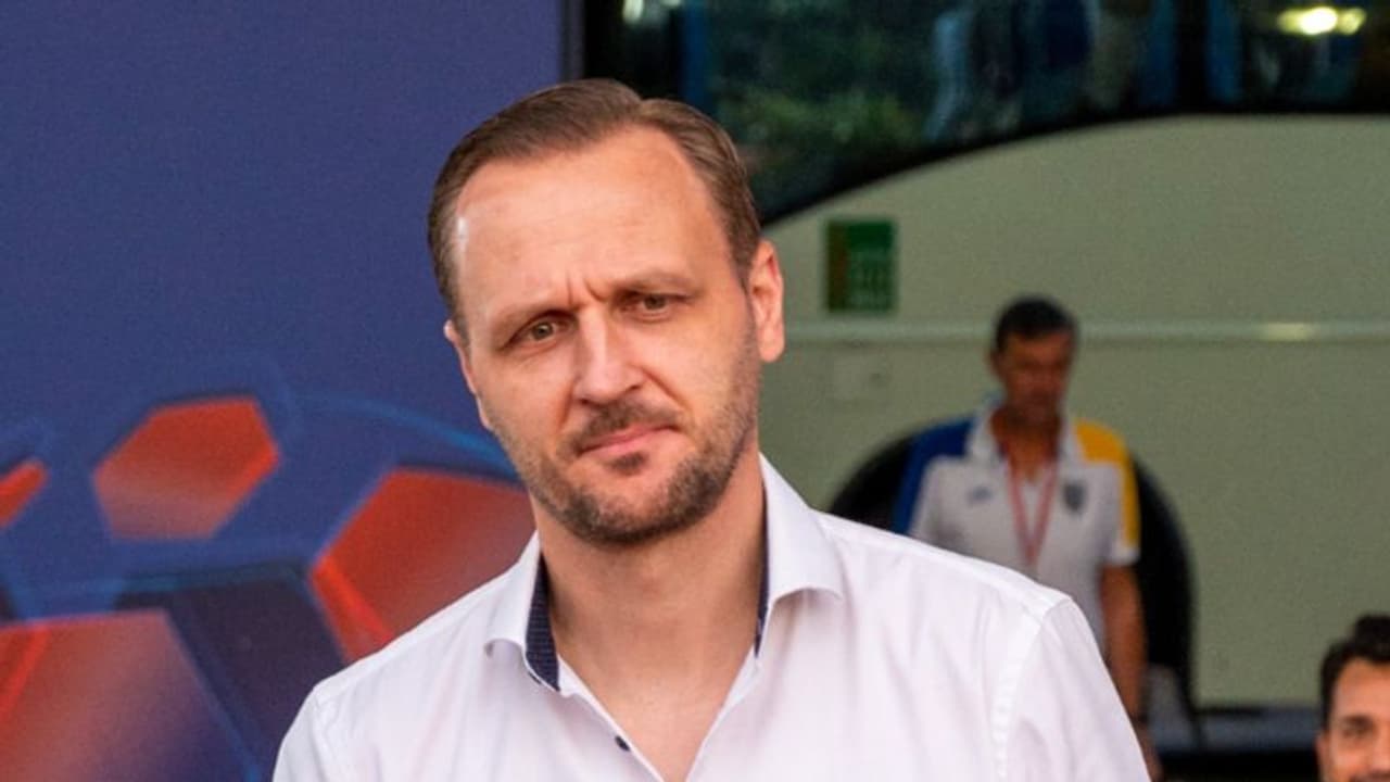 ബെംഗളൂരു പിടിച്ചെടുക്കാന് ബ്ലാസ്റ്റേഴ്സ്; സഹലും രാഹുലും കളത്തില്, ലൈനപ്പ് പ്രഖ്യാപിച്ചു ബെംഗളൂരു പിടിച്ചെടുക്കാന് ബ്ലാസ്റ്റേഴ്സ്; സഹലും രാഹുലും കളത്തില്, ലൈനപ്പ് പ്രഖ്യാപിച്ചു