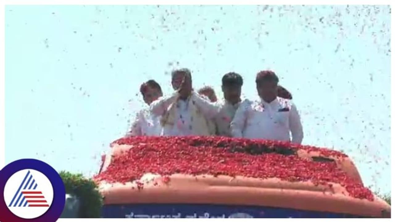 ಸಿಂದಗಿಯಲ್ಲಿ ಪ್ರಜಾಧ್ವನಿ ಯಾತ್ರೆ: ಬಿಜೆಪಿ, ಜೆಡಿಎಸ್ ವಿರುದ್ಧ ಸಿದ್ದರಾಮಯ್ಯ ವಾಗ್ದಾಳಿ ಸಿಂದಗಿಯಲ್ಲಿ ಪ್ರಜಾಧ್ವನಿ ಯಾತ್ರೆ: ಬಿಜೆಪಿ, ಜೆಡಿಎಸ್ ವಿರುದ್ಧ ಸಿದ್ದರಾಮಯ್ಯ ವಾಗ್ದಾಳಿ