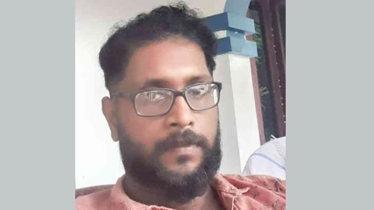 ഹരിപ്പാട് അമ്മ ഉപേക്ഷിച്ച് പോയ 15 കാരിയെ വിവാഹ വാഗ്ദാനം നൽകി പീഡിപ്പിച്ച 30 കാരന് 66 വർഷം കഠിന തടവും പിഴയും ഹരിപ്പാട് അമ്മ ഉപേക്ഷിച്ച് പോയ 15 കാരിയെ വിവാഹ വാഗ്ദാനം നൽകി പീഡിപ്പിച്ച 30 കാരന് 66 വർഷം കഠിന തടവും പിഴയും