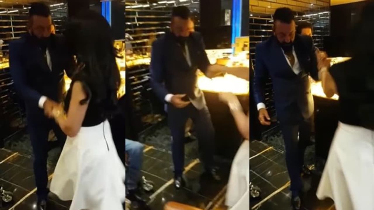 ಕುಡಿದು ಡಾನ್ಸ್ ಮಾಡಿದ ಸಂಜಯ್ ದತ್ ಸಖತ್ ಟ್ರೋಲ್; ವಿಡಿಯೋ ವೈರಲ್ ಕುಡಿದು ಡಾನ್ಸ್ ಮಾಡಿದ ಸಂಜಯ್ ದತ್ ಸಖತ್ ಟ್ರೋಲ್; ವಿಡಿಯೋ ವೈರಲ್