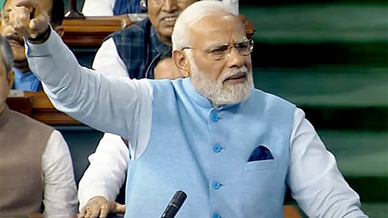 Modi Jacket: பிரதமரின் பிளாஸ்டிக் ஜாக்கெட்டை வடிவமைத்த தமிழக இளைஞர்