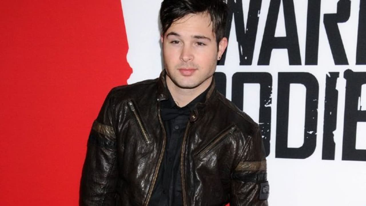 తన ఇంట్లోనే యువ నటుడు అనుమానాస్పద మృతి.. కారణం అదేనా.. తన ఇంట్లోనే యువ నటుడు అనుమానాస్పద మృతి.. కారణం అదేనా..