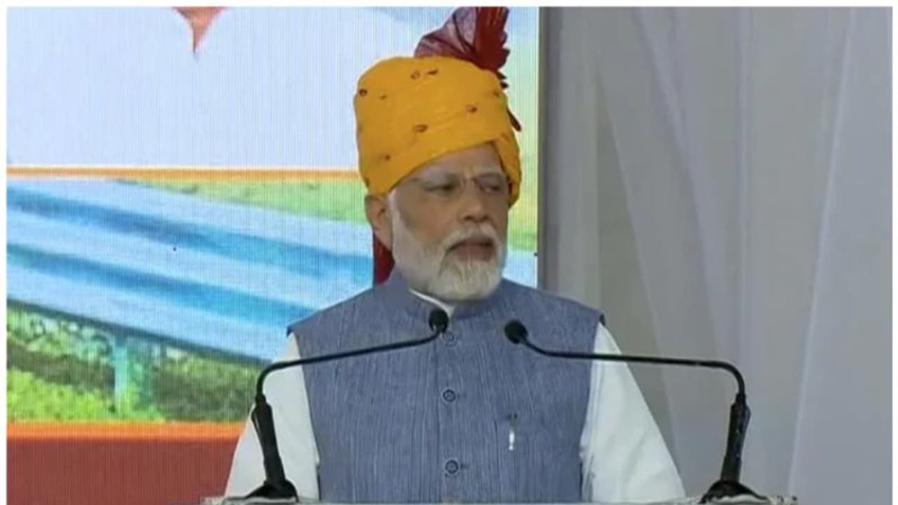 'അഞ്ച് സംസ്ഥാനങ്ങളെ ബന്ധിപ്പിക്കുന്ന സ്വപ്നപദ്ധതി'; ദില്ലി മുംബൈ അതിവേഗ പാതയുടെ ആദ്യഘട്ടം ഉദ്ഘാടനം ചെയ്തു 