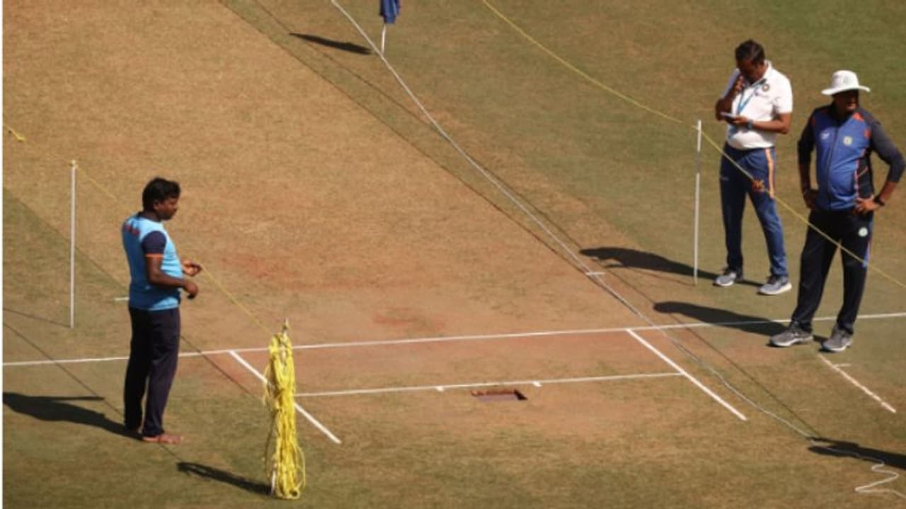 Border Gavaskar Trophy ನಾಗ್ಪುರ ಪಿಚ್ನಲ್ಲಿ ಆಸೀಸ್ ಅಭ್ಯಾಸಕ್ಕೆ ‘ತಣ್ಣೀರು’! Border Gavaskar Trophy ನಾಗ್ಪುರ ಪಿಚ್ನಲ್ಲಿ ಆಸೀಸ್ ಅಭ್ಯಾಸಕ್ಕೆ ‘ತಣ್ಣೀರು’!