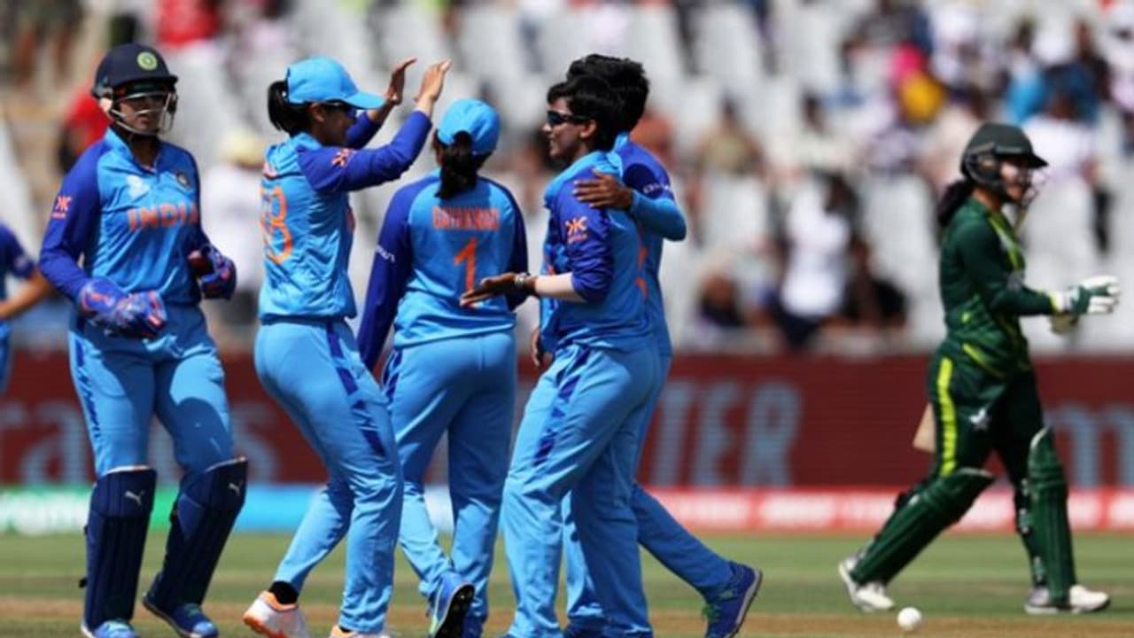 വനിതാ ടി20 ലോകകപ്പ്: പാകിസ്ഥാനെ തുടക്കത്തിലെ വിറപ്പിച്ച് ഇന്ത്യന് വനിതകള് വനിതാ ടി20 ലോകകപ്പ്: പാകിസ്ഥാനെ തുടക്കത്തിലെ വിറപ്പിച്ച് ഇന്ത്യന് വനിതകള്