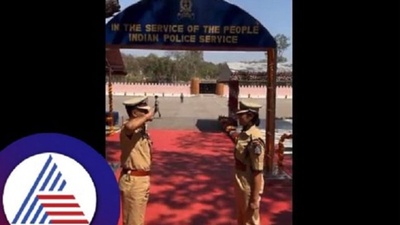 ಮಗಳಿಗೆ ಸೆಲ್ಯೂಟ್ ಮಾಡಿ ಭಾವನಾತ್ಮಕವಾದ ಅಸ್ಸಾಂ ಪೊಲೀಸ್ ಮುಖ್ಯಸ್ಥ: ನೆಟ್ಟಿಗರಿಂದ ಮೆಚ್ಚುಗೆ ಮಗಳಿಗೆ ಸೆಲ್ಯೂಟ್ ಮಾಡಿ ಭಾವನಾತ್ಮಕವಾದ ಅಸ್ಸಾಂ ಪೊಲೀಸ್ ಮುಖ್ಯಸ್ಥ: ನೆಟ್ಟಿಗರಿಂದ ಮೆಚ್ಚುಗೆ