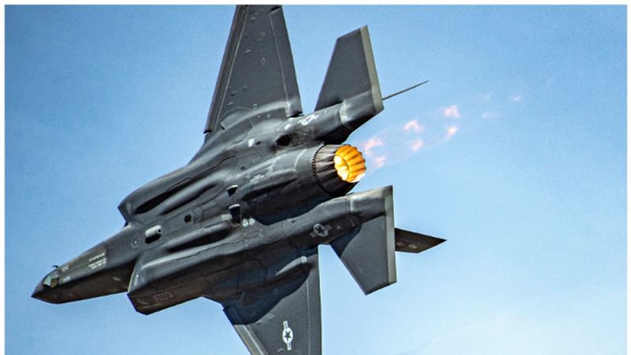 Aero India 2023: എയറോ ഇന്ത്യ ഷോയിൽ എഫ് 35എ യുദ്ധവിമാനം അവതരിപ്പിക്കാൻ യുഎസ്; ഇന്ത്യക്ക് നൽകില്ലെന്ന് ഉറപ്പായി Aero India 2023: എയറോ ഇന്ത്യ ഷോയിൽ എഫ് 35എ യുദ്ധവിമാനം അവതരിപ്പിക്കാൻ യുഎസ്; ഇന്ത്യക്ക് നൽകില്ലെന്ന് ഉറപ്പായി