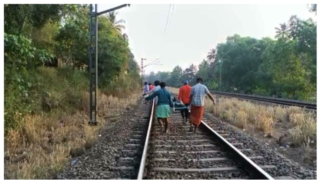പരവൂരിൽ ഒരുവയസുകാരനായ കുഞ്ഞിനൊപ്പം അമ്മ ട്രെയിനിന് മുന്നിൽ ചാടി മരിച്ചു